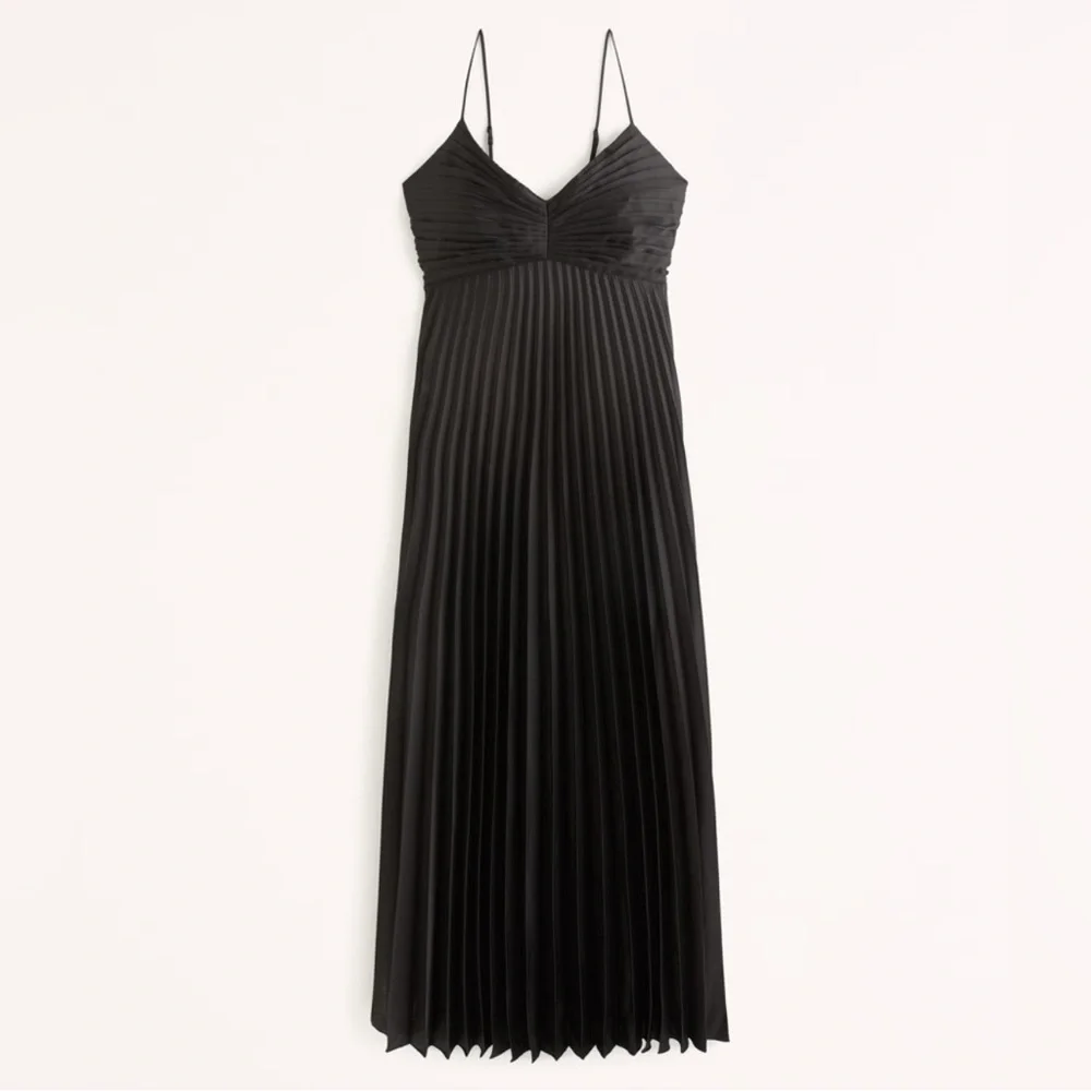 Abercrombie & Fitch | The A&F Giselle Pleated Maxi Dress Black